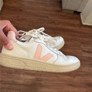Veja Women's Cream and Pink Sneakers